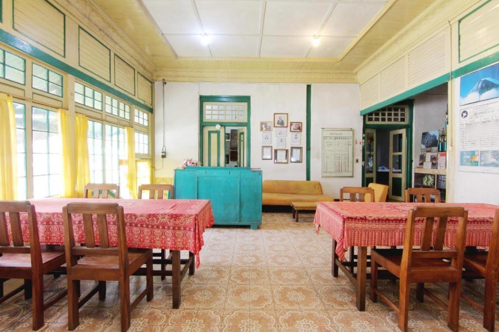 Vogels Hostel Yogyakarta Exterior photo
