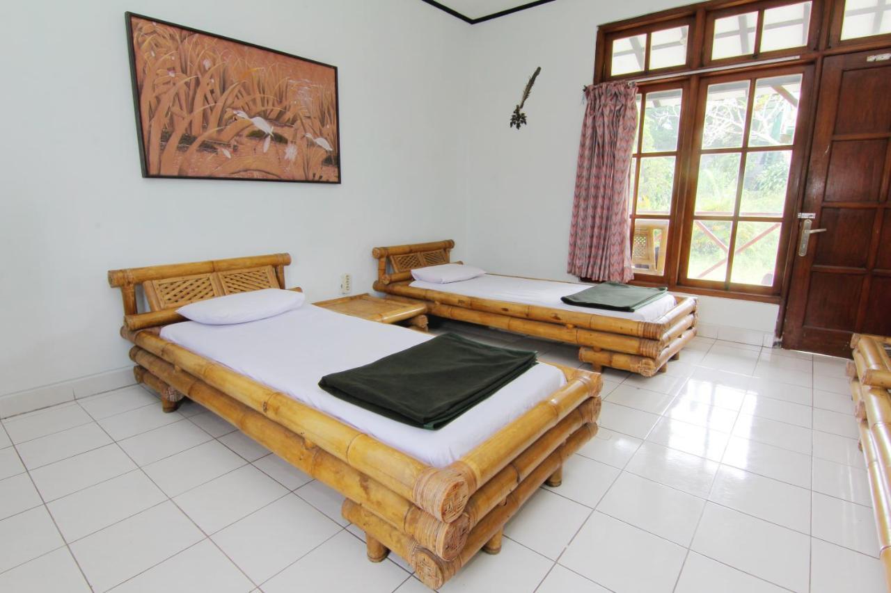Vogels Hostel Yogyakarta Exterior photo