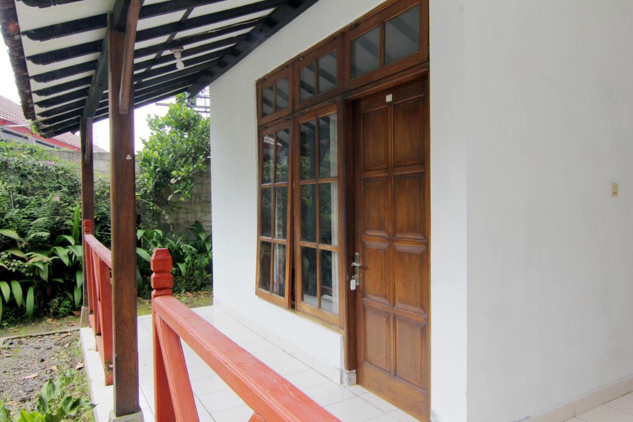 Vogels Hostel Yogyakarta Exterior photo